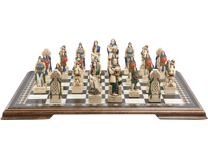 Medieval Times ROBIN HOOD vs SHERIFF OF NOTTINGHAM Chess Set W/ CASTLE Board 