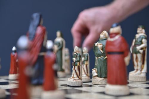 Studio Anne Carlton British Hand Made Chess Sets by Prestigegames.co.uk004